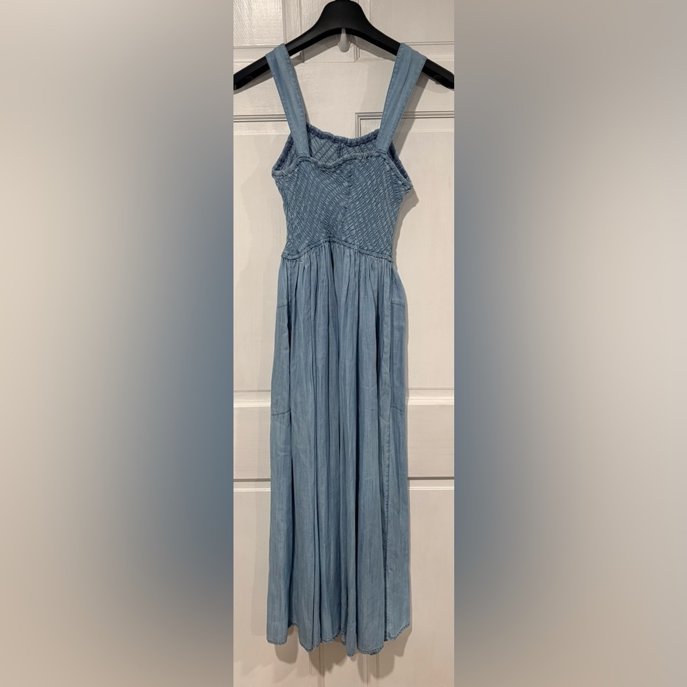 Nic + Zoe Sarah Smocked Chambray Sundress | size: XS | Color: Mid Wash - Picture 5 of 8
